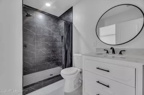 Bath - 4324 N 21st St, Phoenix, AZ 85016 photo 1 of 7