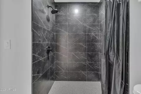Bath - 4324 N 21st St, Phoenix, AZ 85016 photo 2 of 7