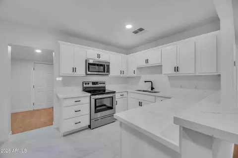 Kitchen - 4324 N 21st St, Phoenix, AZ 85016 photo 2 of 7