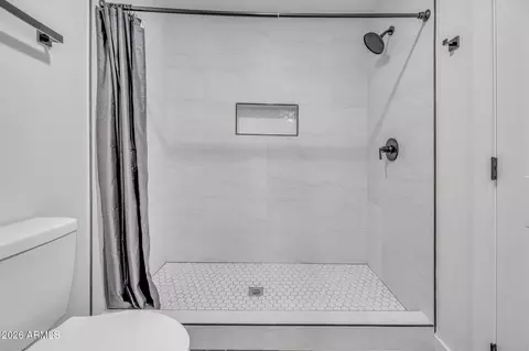 Bath - 4324 N 21st St, Phoenix, AZ 85016 photo 5 of 7