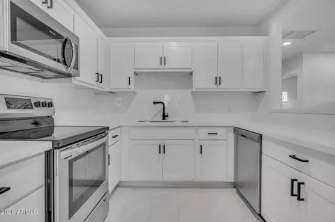 Kitchen - 4324 N 21st St, Phoenix, AZ 85016 photo 3 of 7
