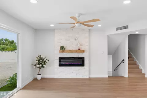 Living - 3541 W Dailey St, Phoenix, AZ 85053 photo 3 of 10