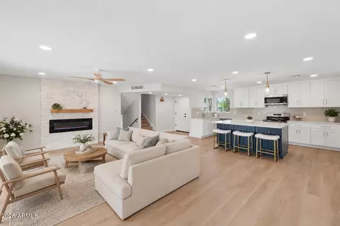 Living - 3541 W Dailey St, Phoenix, AZ 85053 photo 10 of 10
