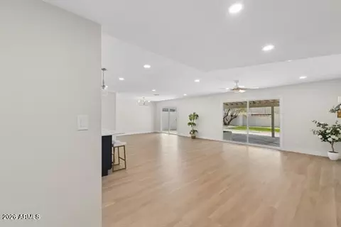 Living - 3541 W Dailey St, Phoenix, AZ 85053 photo 1 of 10
