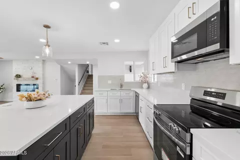 Kitchen - 3541 W Dailey St, Phoenix, AZ 85053 photo 3 of 7