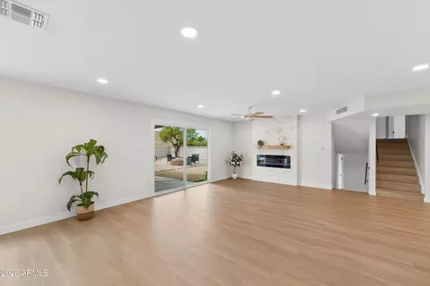 Living - 3541 W Dailey St, Phoenix, AZ 85053 photo 7 of 10