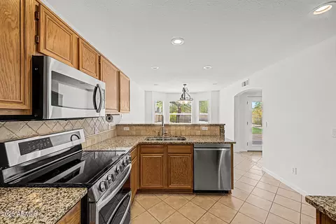 Kitchen - 3301 E Marconi Ave, Phoenix, AZ 85032 photo 4 of 4
