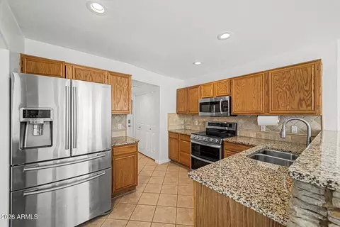 Kitchen - 3301 E Marconi Ave, Phoenix, AZ 85032 photo 2 of 4