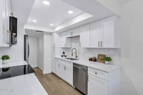 Kitchen - 3806 W Mitchell Dr, Phoenix, AZ 85019 photo 3 of 4