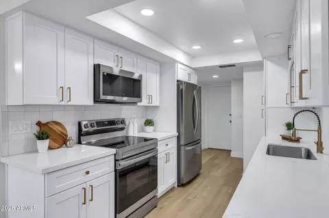 Kitchen - 3806 W Mitchell Dr, Phoenix, AZ 85019 photo 4 of 4