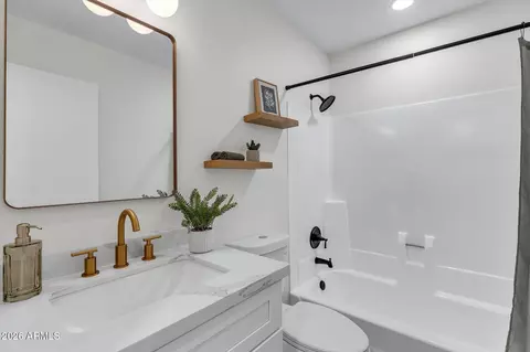 Bath - 3806 W Mitchell Dr, Phoenix, AZ 85019 photo 3 of 3