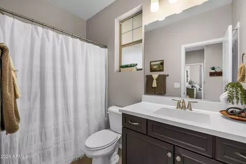 Bath - 2914 E Sunland Ave, Phoenix, AZ 85040 photo 2 of 3