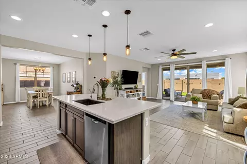 Kitchen - 2914 E Sunland Ave, Phoenix, AZ 85040 photo 3 of 6