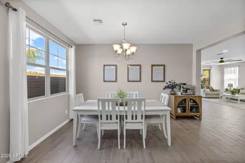 Dining - 2914 E Sunland Ave, Phoenix, AZ 85040 photo 2 of 3