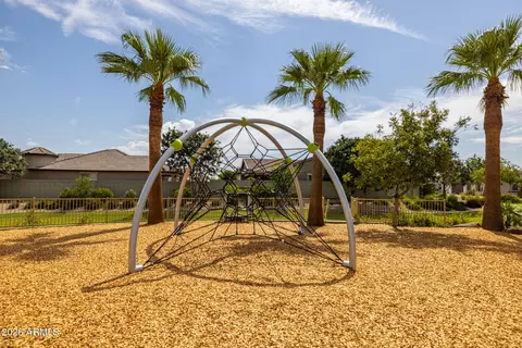 View/Area - 2914 E Sunland Ave, Phoenix, AZ 85040 photo 2 of 3