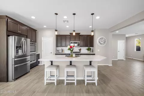 Kitchen - 2914 E Sunland Ave, Phoenix, AZ 85040 photo 5 of 6