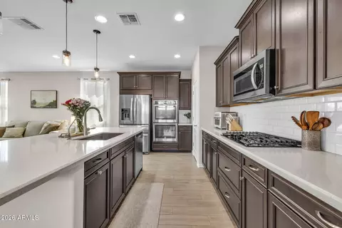Kitchen - 2914 E Sunland Ave, Phoenix, AZ 85040 photo 1 of 6