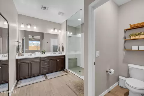 Bath - 2914 E Sunland Ave, Phoenix, AZ 85040 photo 1 of 3