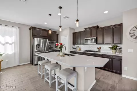 Kitchen - 2914 E Sunland Ave, Phoenix, AZ 85040 photo 6 of 6