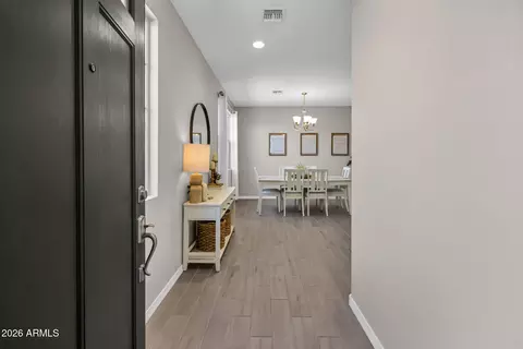 Entry Way - 2914 E Sunland Ave, Phoenix, AZ 85040 photo 4 of 5