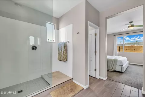 Entry Way - 2914 E Sunland Ave, Phoenix, AZ 85040 photo 5 of 5