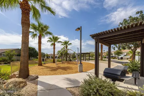 Exterior - 2914 E Sunland Ave, Phoenix, AZ 85040 photo 5 of 6