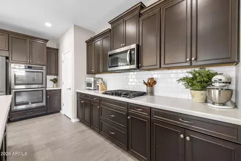 Kitchen - 2914 E Sunland Ave, Phoenix, AZ 85040 photo 2 of 6