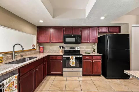 Kitchen - 4207 E Jojoba Rd, Phoenix, AZ 85044 photo 1 of 5