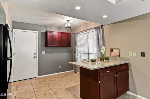 Kitchen - 4207 E Jojoba Rd, Phoenix, AZ 85044 photo 2 of 5