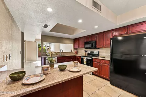 Kitchen - 4207 E Jojoba Rd, Phoenix, AZ 85044 photo 5 of 5