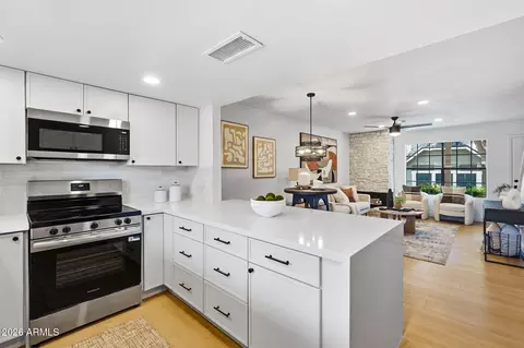 Kitchen - 4841 E Kachina Trl #3, Phoenix, AZ 85044 photo 4 of 5
