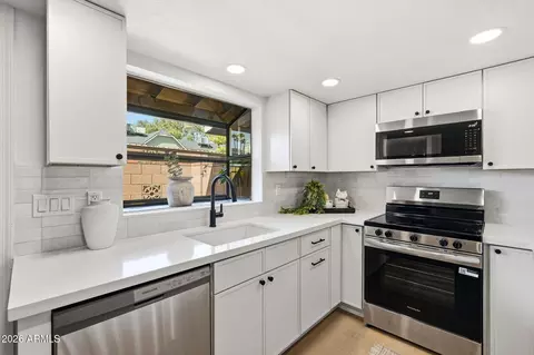 Kitchen - 4841 E Kachina Trl #3, Phoenix, AZ 85044 photo 3 of 5