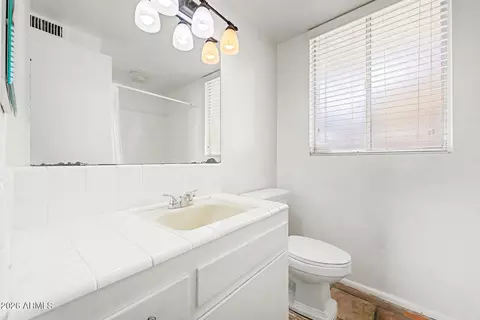 Bath - 3270 E Camelback Rd #114, Phoenix, AZ 85018 photo 3 of 4