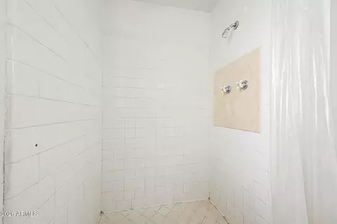 Bath - 3270 E Camelback Rd #114, Phoenix, AZ 85018 photo 4 of 4