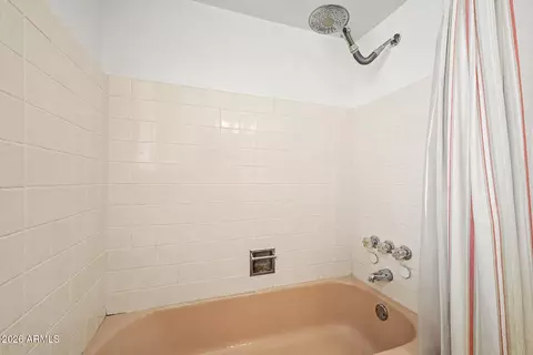 Bath - 3270 E Camelback Rd #114, Phoenix, AZ 85018 photo 2 of 4