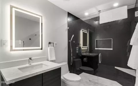 Bath - 3539 E Montecito Ave, Phoenix, AZ 85018 photo 6 of 7
