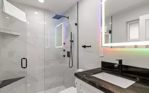 Bath - 3539 E Montecito Ave, Phoenix, AZ 85018 photo 3 of 7