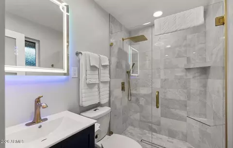 Bath - 3539 E Montecito Ave, Phoenix, AZ 85018 photo 5 of 7