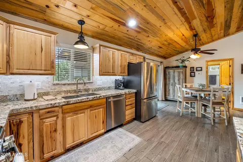 Kitchen - 3111 Cedar Dr, Overgaard, AZ 85933 photo 3 of 3