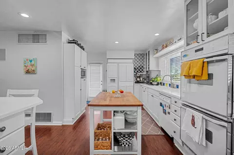 Kitchen - 345 E Orange Dr, Phoenix, AZ 85012 photo 4 of 6