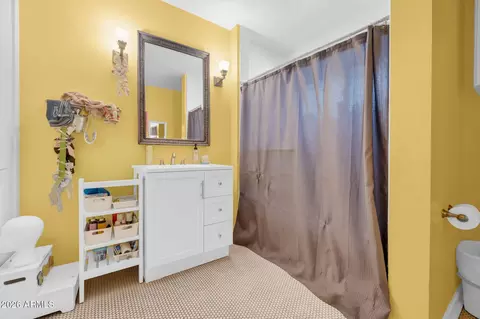 Bath - 345 E Orange Dr, Phoenix, AZ 85012 photo 4 of 5