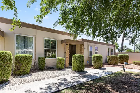 10016 W Hawthorn Dr, Sun City, AZ 85351