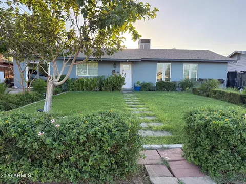Exterior - 2922 N 39th Ave W, Phoenix, AZ 85019 photo 2 of 5