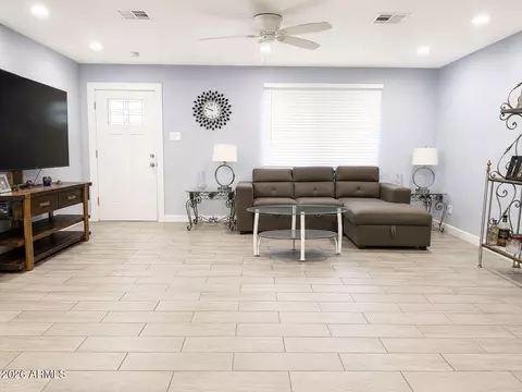 Living - 2922 N 39th Ave W, Phoenix, AZ 85019 photo 2 of 2