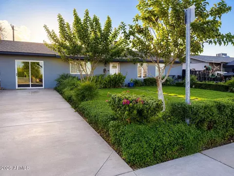 Exterior - 2922 N 39th Ave W, Phoenix, AZ 85019 photo 3 of 5