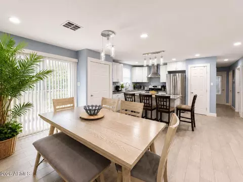 Dining - 2922 N 39th Ave W, Phoenix, AZ 85019 photo 2 of 2