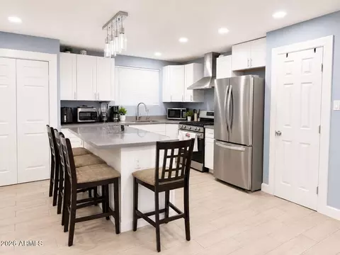 Kitchen - 2922 N 39th Ave W, Phoenix, AZ 85019 photo 2 of 2