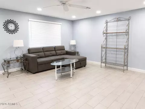 Living - 2922 N 39th Ave W, Phoenix, AZ 85019 photo 1 of 2