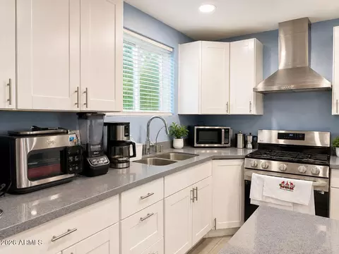Kitchen - 2922 N 39th Ave W, Phoenix, AZ 85019 photo 1 of 2
