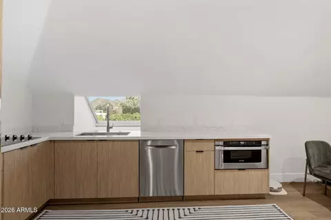 Kitchen - 910 E Kaler Dr, Phoenix, AZ 85020 photo 5 of 5